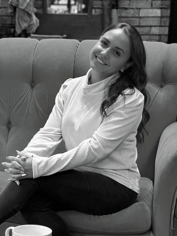 Retrato de Karen Machado, Asociada en Blk.