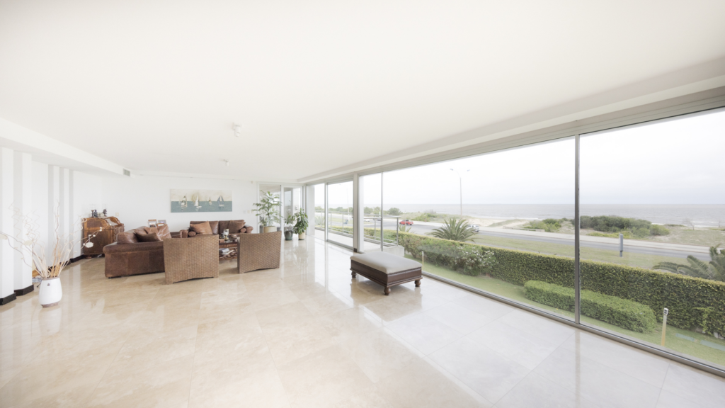 Exclusivo apartamento en primera linea, Carrasco.