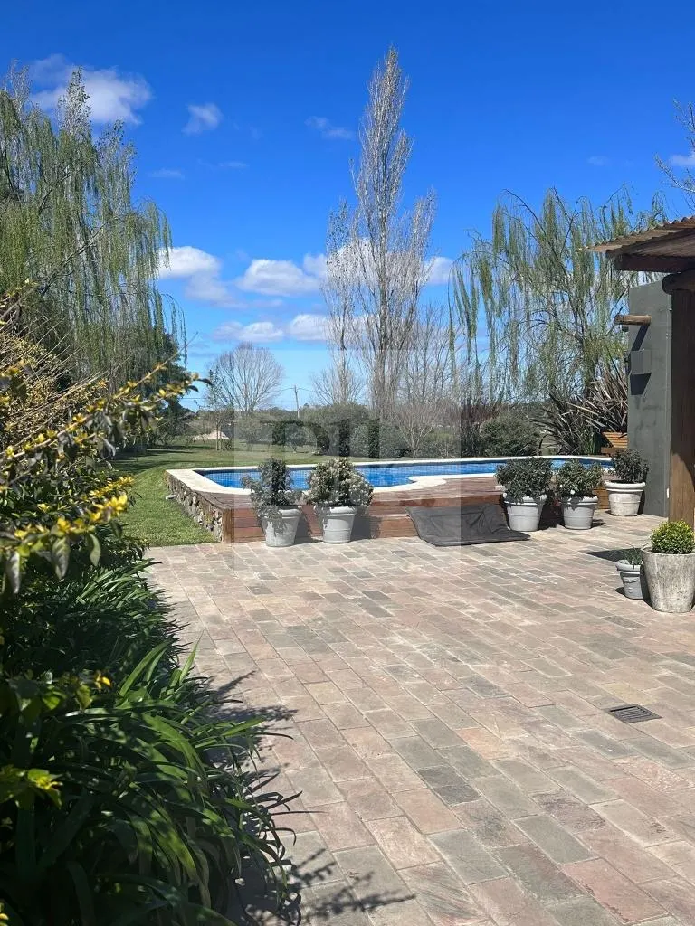 Casa de esquina em dois pavimentos em Lomas de Carrasco · Casa em Lomas de Carrasco