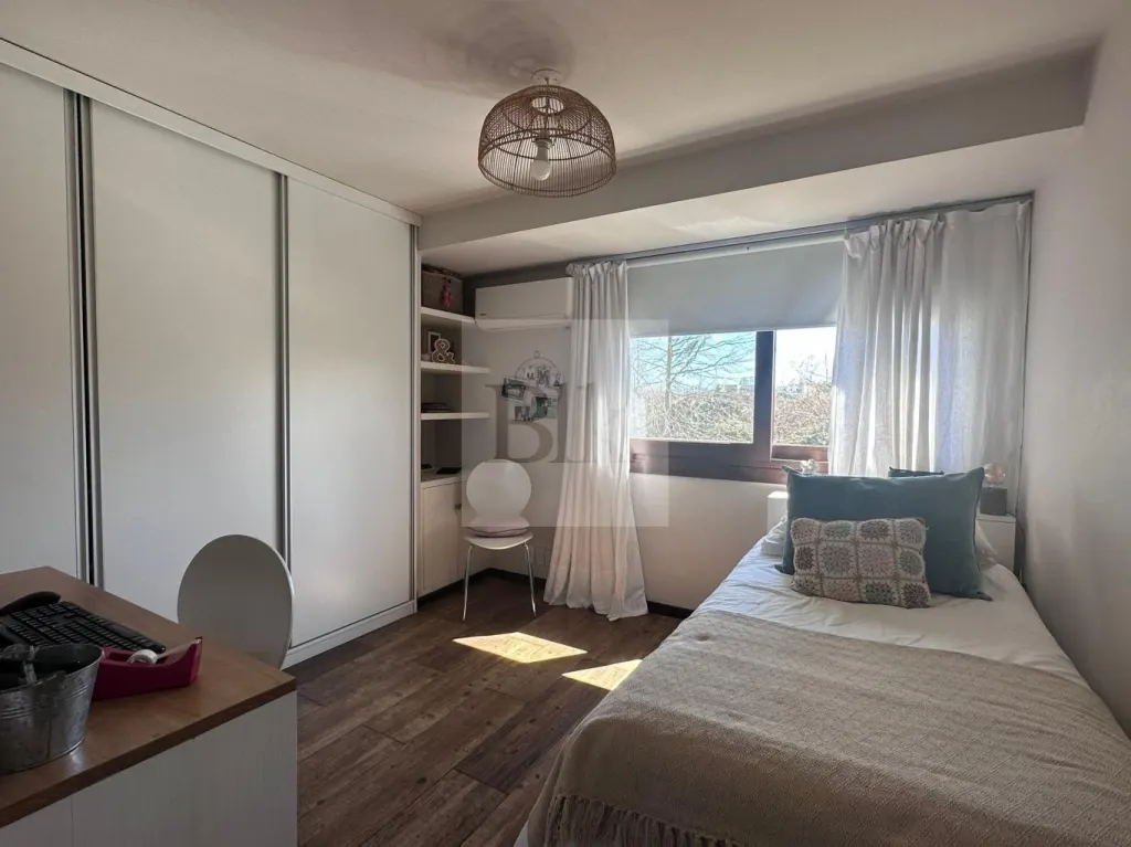 Casa de esquina em dois pavimentos em Lomas de Carrasco · Casa em Lomas de Carrasco