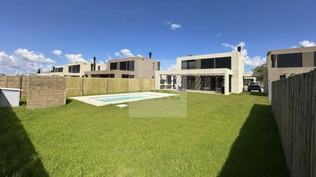 Casa com piscina em Huertas de los Horneros · Casa em Huertas de los Horneros