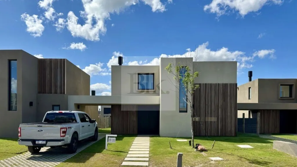 Casa com piscina em Huertas de los Horneros · Casa em Huertas de los Horneros