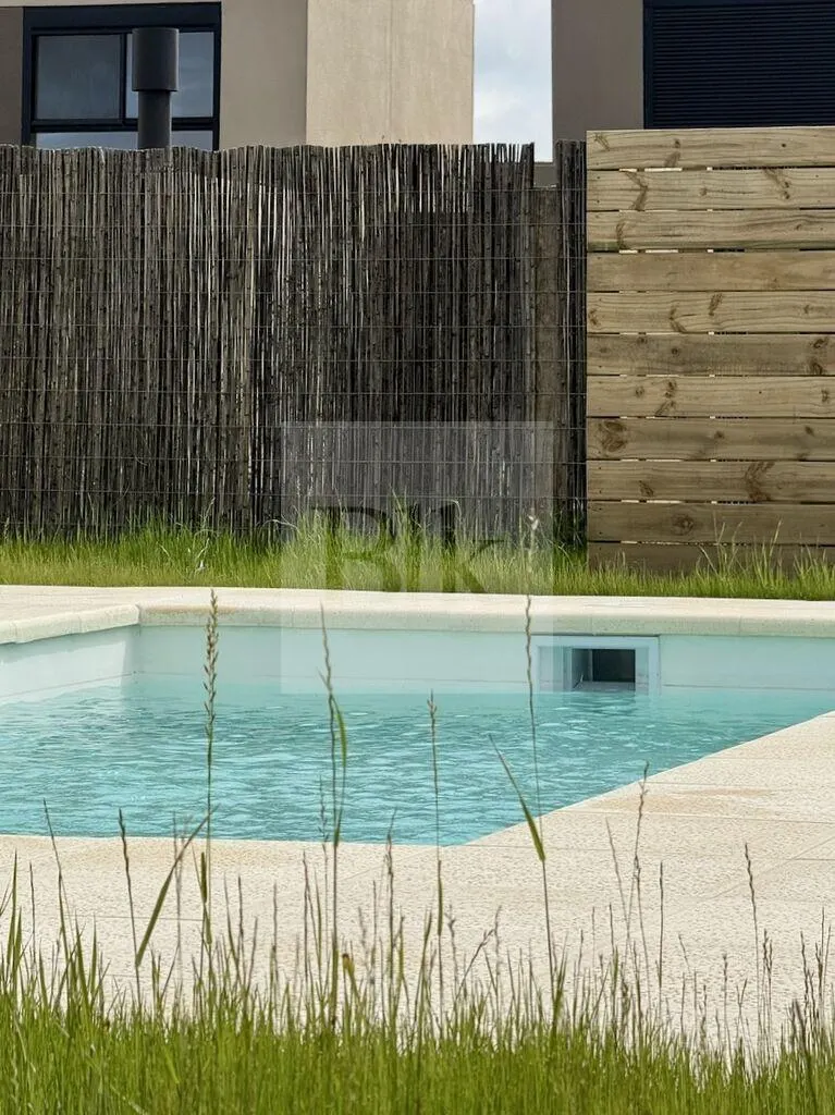 Casa com piscina em Huertas de los Horneros · Casa em Huertas de los Horneros