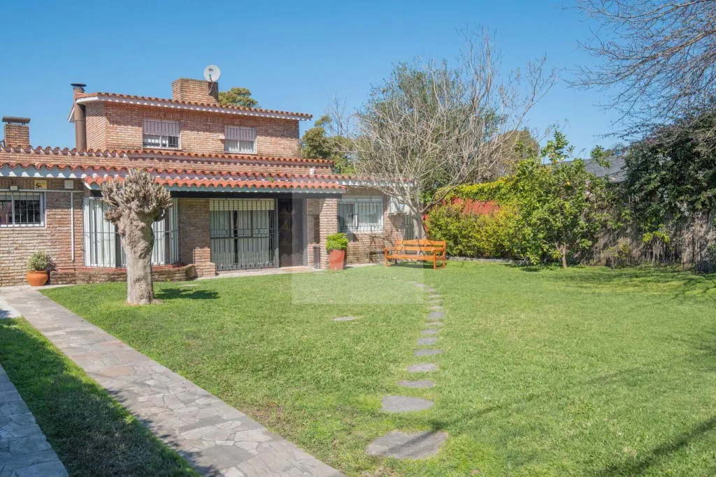 Casa com piscina aquecida em Carrasco Norte