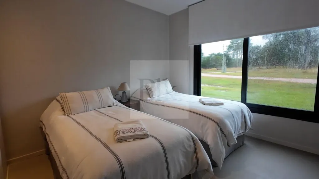 Brand-new house in Chacras de la Laguna Negra · Farm in Chacras de la Laguna Negra