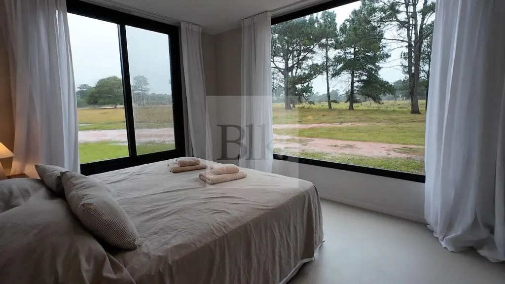 Brand-new house in Chacras de la Laguna Negra · Farm in Chacras de la Laguna Negra