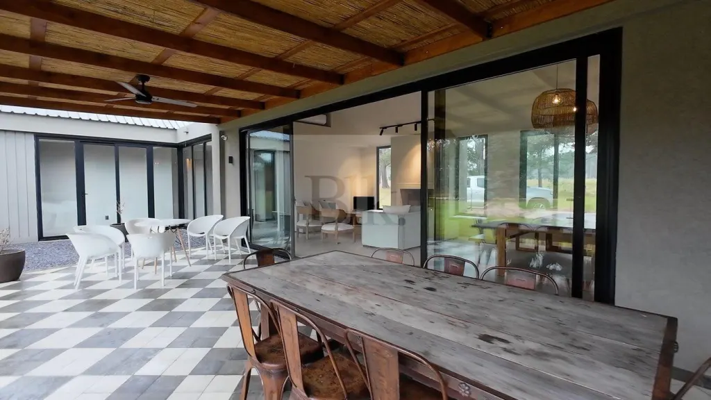 Brand-new house in Chacras de la Laguna Negra · Farm in Chacras de la Laguna Negra