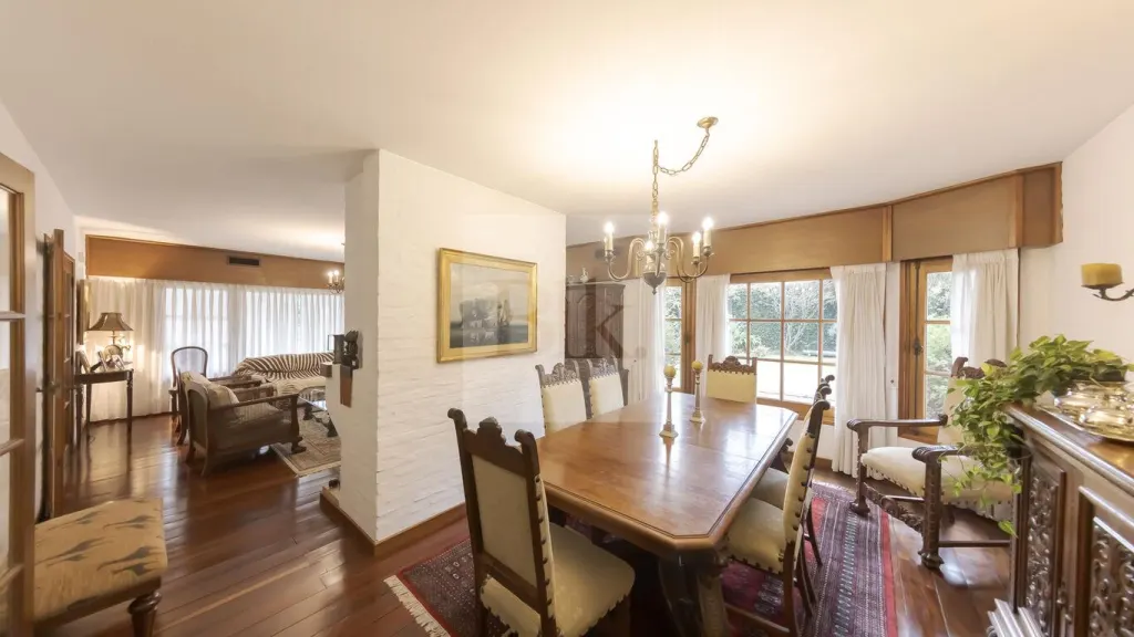 Corporate property on Calle Costa Rica, Carrasco · House in Carrasco
