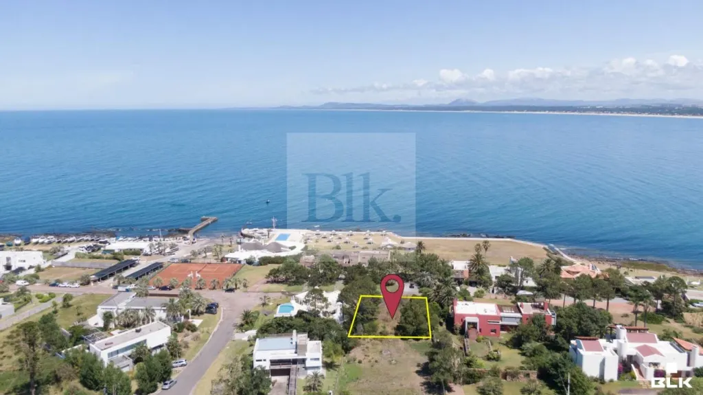 Punta Ballena frente al Balleneros · Terreno en Punta Ballena