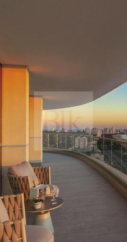 Fendi Château - Torre II - Oeste · Apartamento en Playa Mansa
