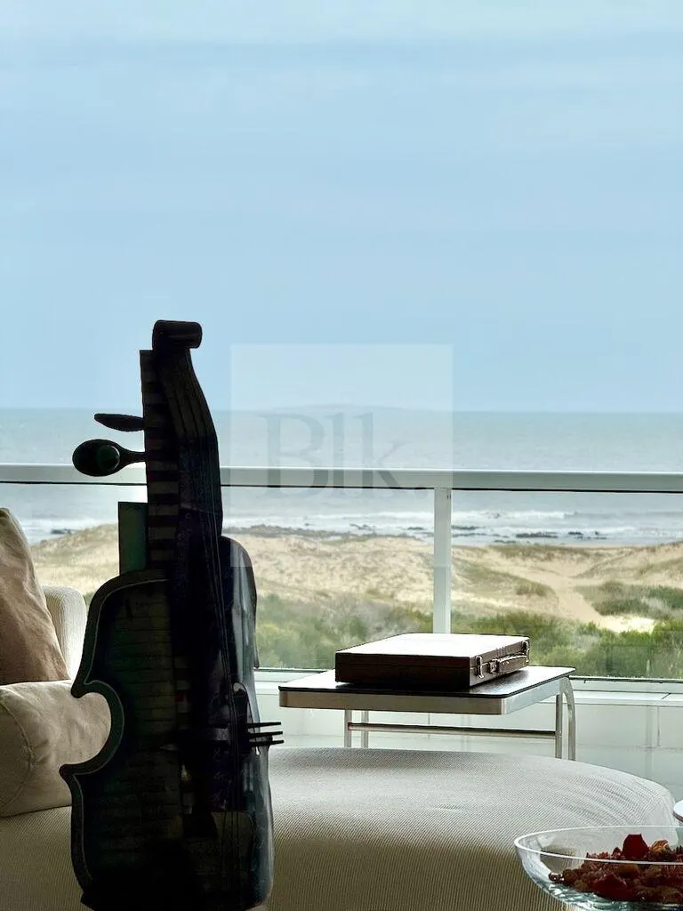Duplex penthouse on La Brava: floors 4 and 5 · Playa Brava