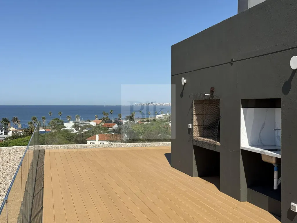 Penthouse de lujo con vistas en la Rambla de Carrasco · Apartamento en Punta Gorda