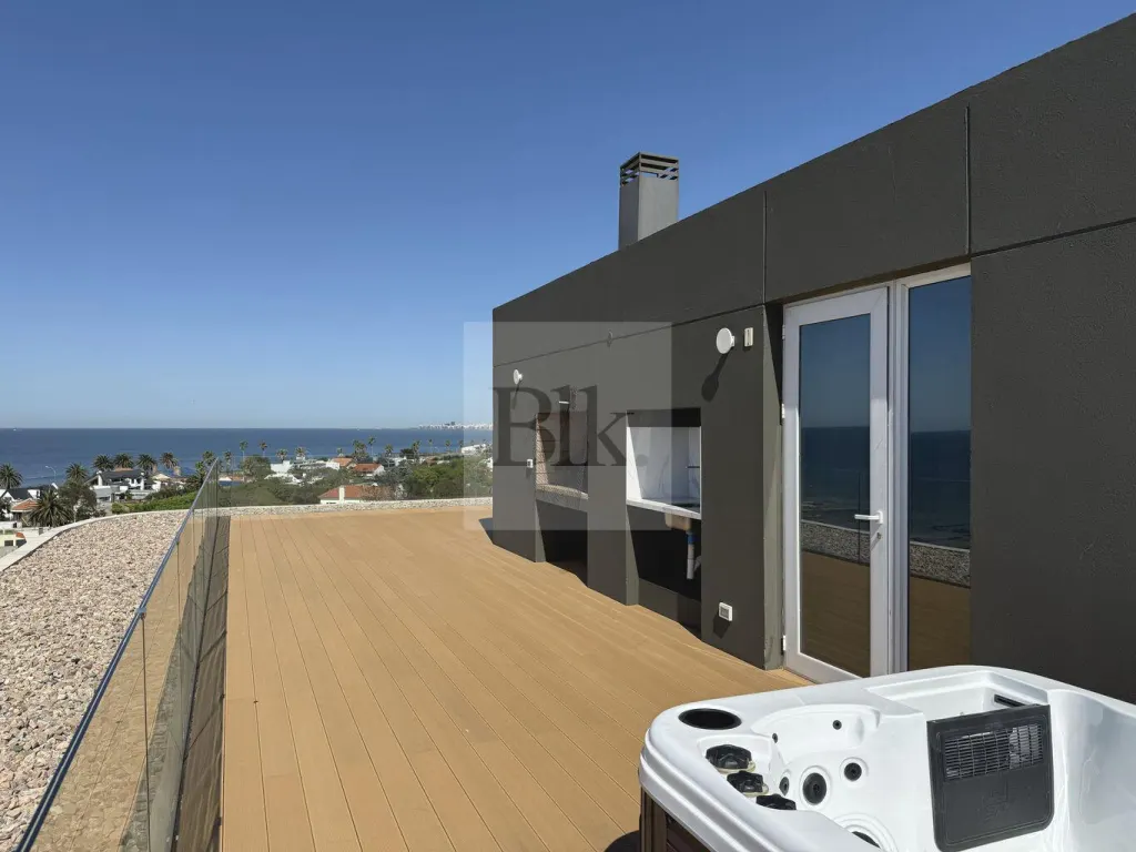 Penthouse de lujo con vistas en la Rambla de Carrasco · Apartamento en Punta Gorda