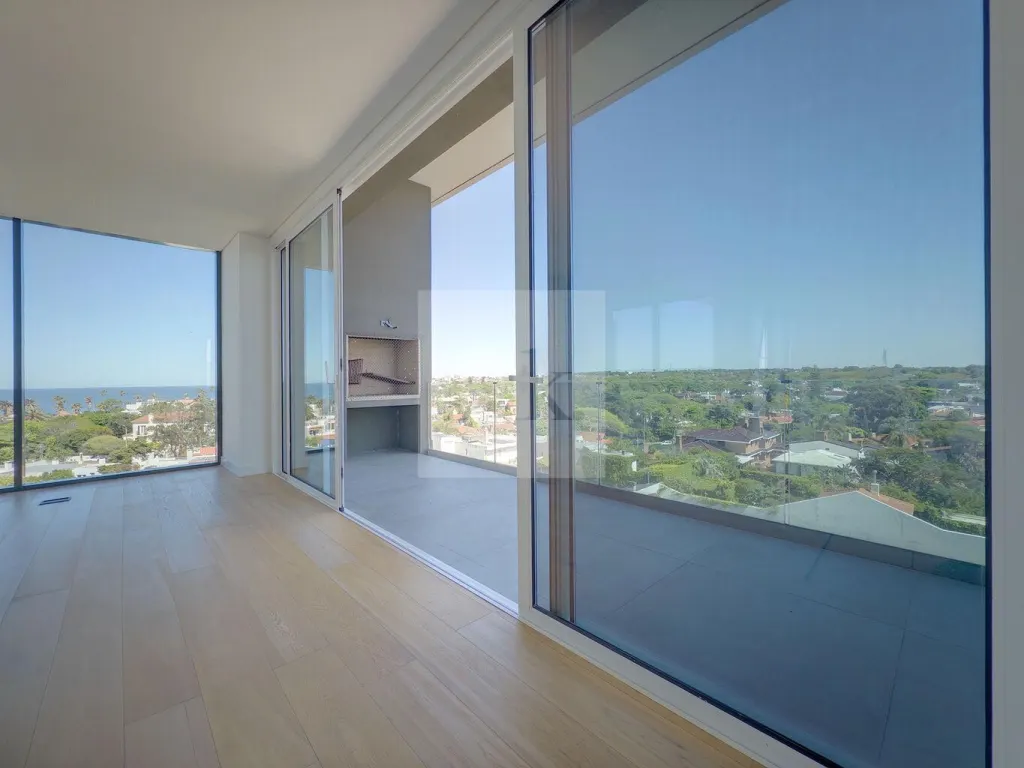 Penthouse de lujo con vistas en la Rambla de Carrasco · Apartamento en Punta Gorda