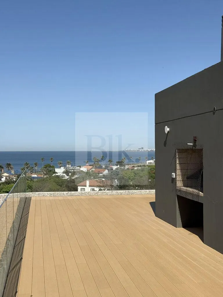 Penthouse de lujo con vistas en la Rambla de Carrasco · Apartamento en Punta Gorda