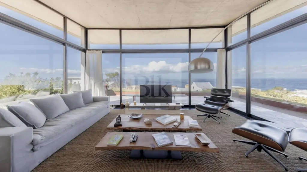 House in Punta Piedras by architect Martín Gómez · Punta Piedras