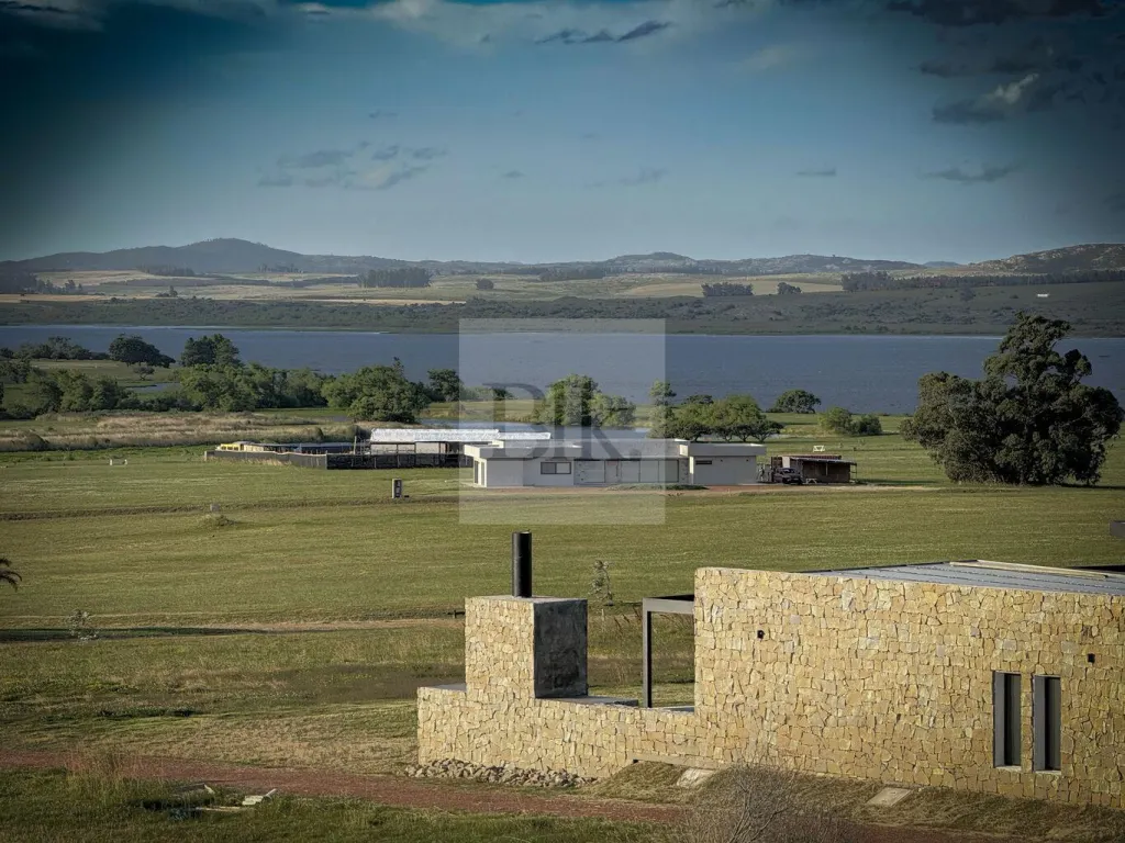 Espectacular Casa en Laguna de Los Cisnes · Casa en Laguna de los Cisnes