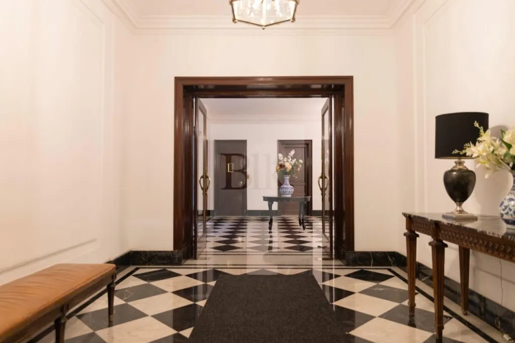 Majestic residence above the treetops in central Montevideo · Centro