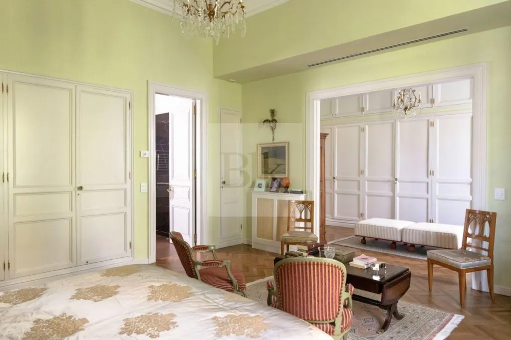 Majestuosa residencia sobre los árboles en Montevideo · Apartamento en Centro