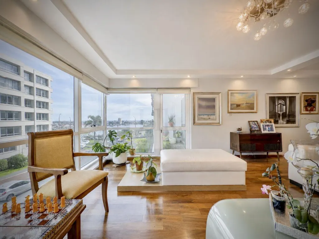 Apartamento de Categoría en Buceo, a pasos de la Rambla · Buceo