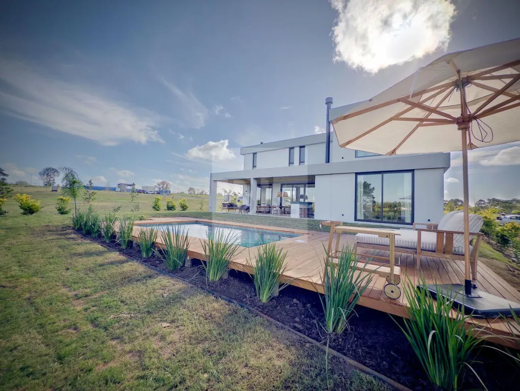 Casa de Revista en Venta en Los Olivos de los Horneros · Casa en Los Olivos de los Horneros