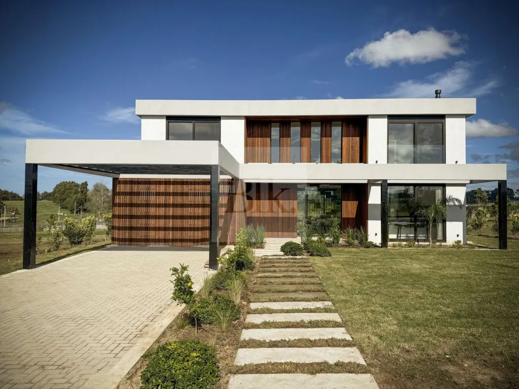 Casa de Revista en Venta en Los Olivos de los Horneros · Casa en Los Olivos de los Horneros