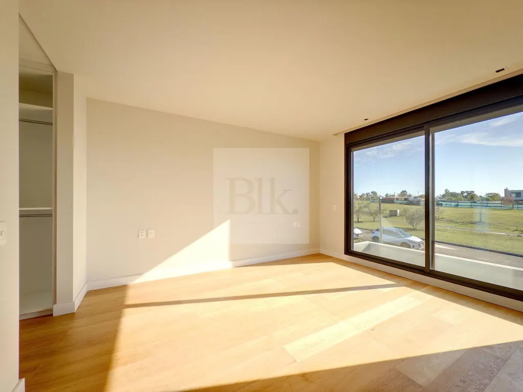 Casa de Revista en Venta en Los Olivos de los Horneros · Casa en Los Olivos de los Horneros