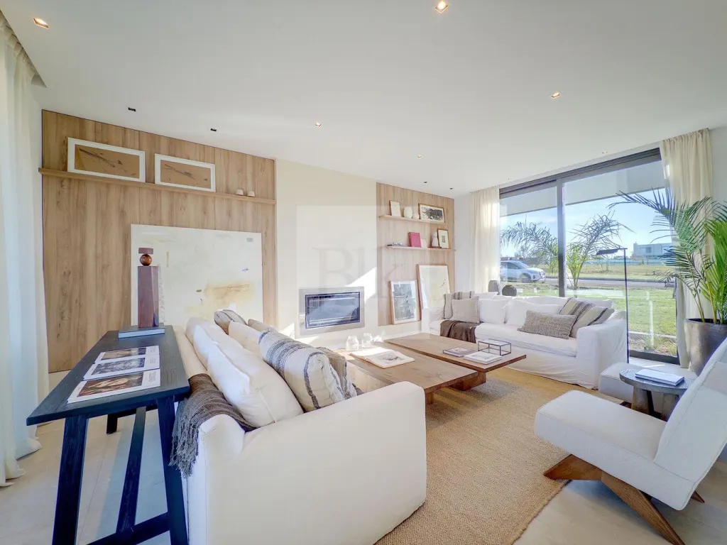 Casa de Revista en Venta en Los Olivos de los Horneros · Casa en Los Olivos de los Horneros