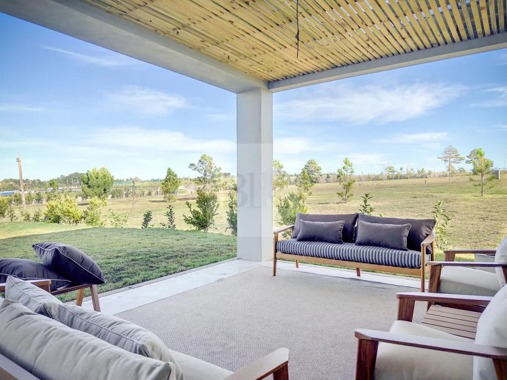 Casa de Revista en Venta en Los Olivos de los Horneros · Casa en Los Olivos de los Horneros