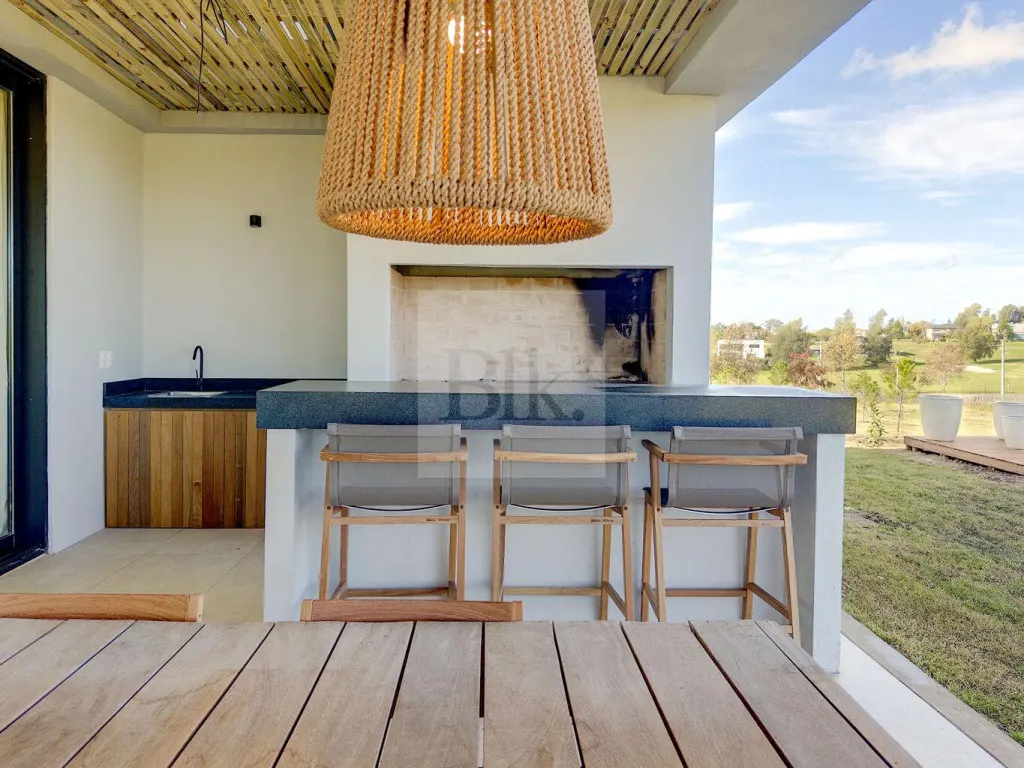 Casa de Revista en Venta en Los Olivos de los Horneros · Casa en Los Olivos de los Horneros