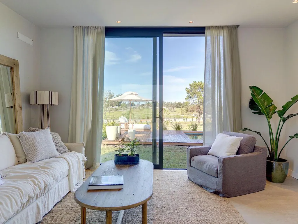 Casa de Revista en Venta en Los Olivos de los Horneros · Casa en Los Olivos de los Horneros