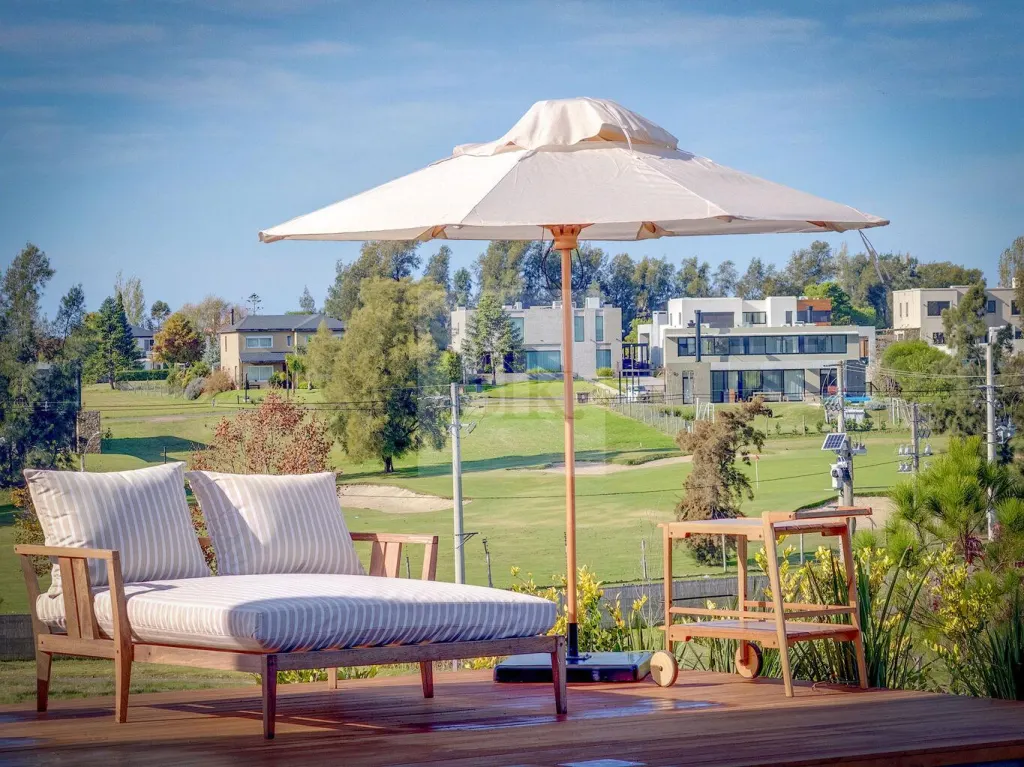 Casa de Revista en Venta en Los Olivos de los Horneros · Casa en Los Olivos de los Horneros