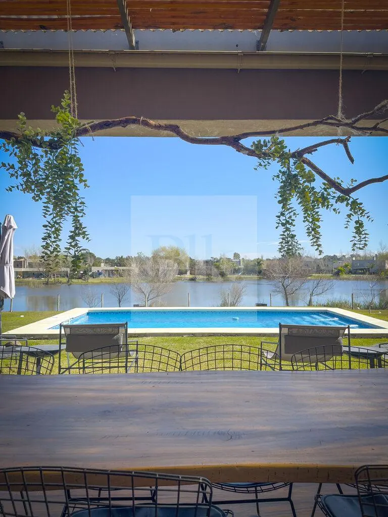 Casa com jardim e fundos para o lago em Viñedos de la Tahona · Casa em Viñedos de la Tahona