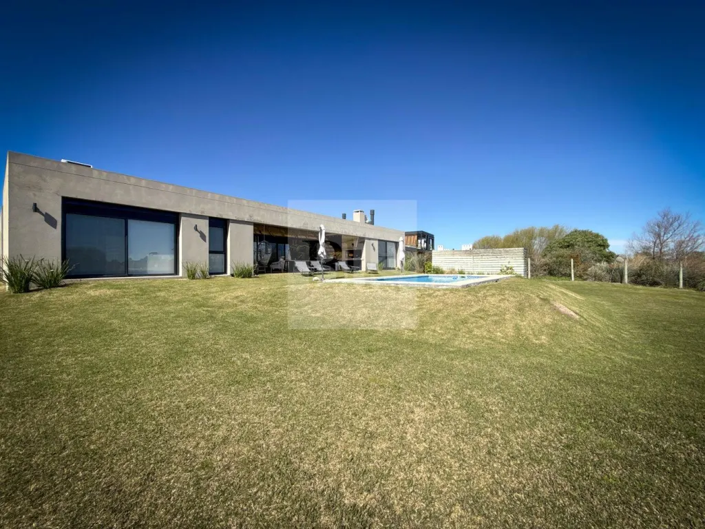 Casa com jardim e fundos para o lago em Viñedos de la Tahona · Casa em Viñedos de la Tahona