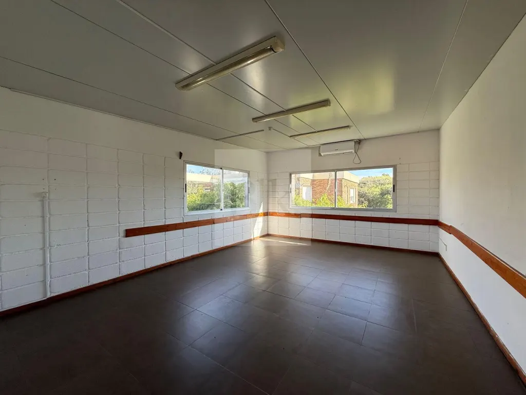 Terreno con Potencial Comercial en Venta en Carrasco · Terreno en Carrasco