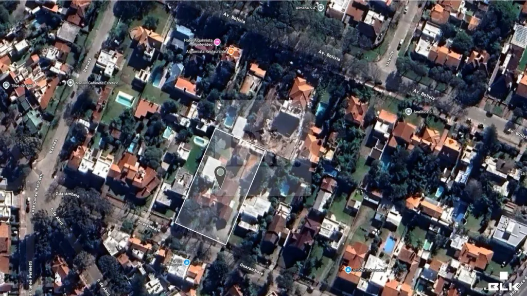 Terreno con Potencial Comercial en Venta en Carrasco · Terreno en Carrasco