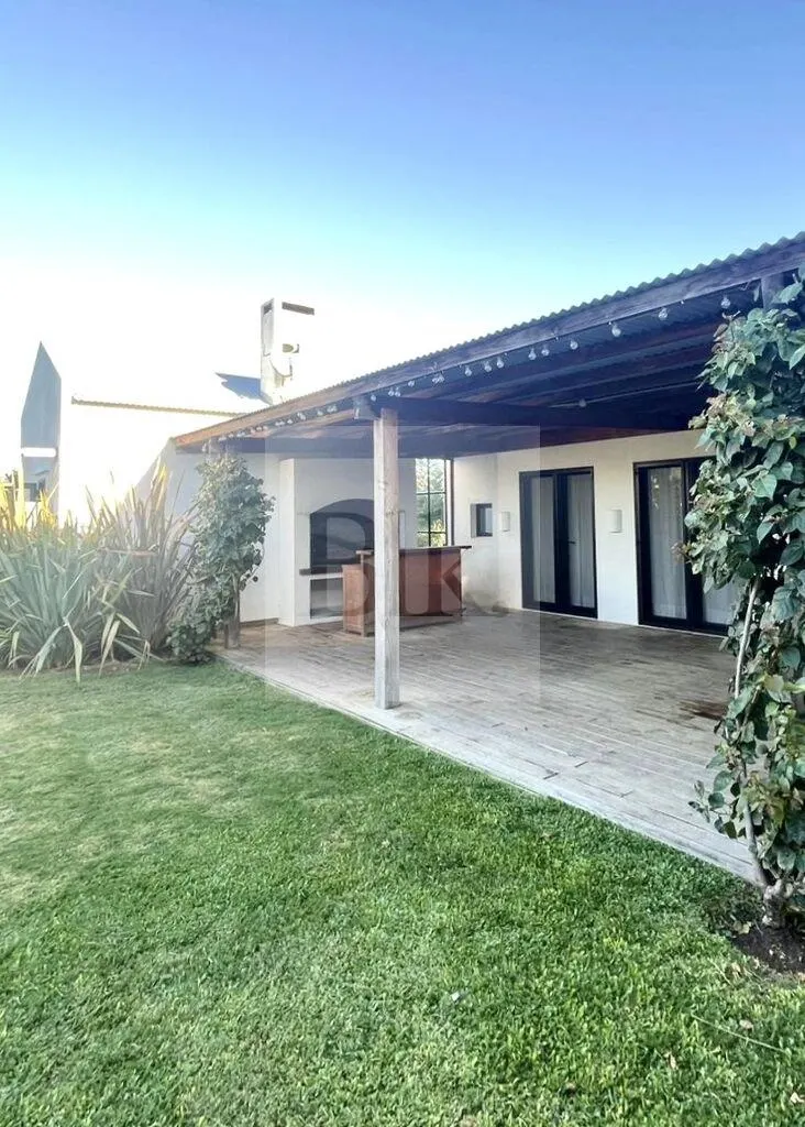 Casa en Venta con Renta en La Tahona · Casa en Mirador de La Tahona