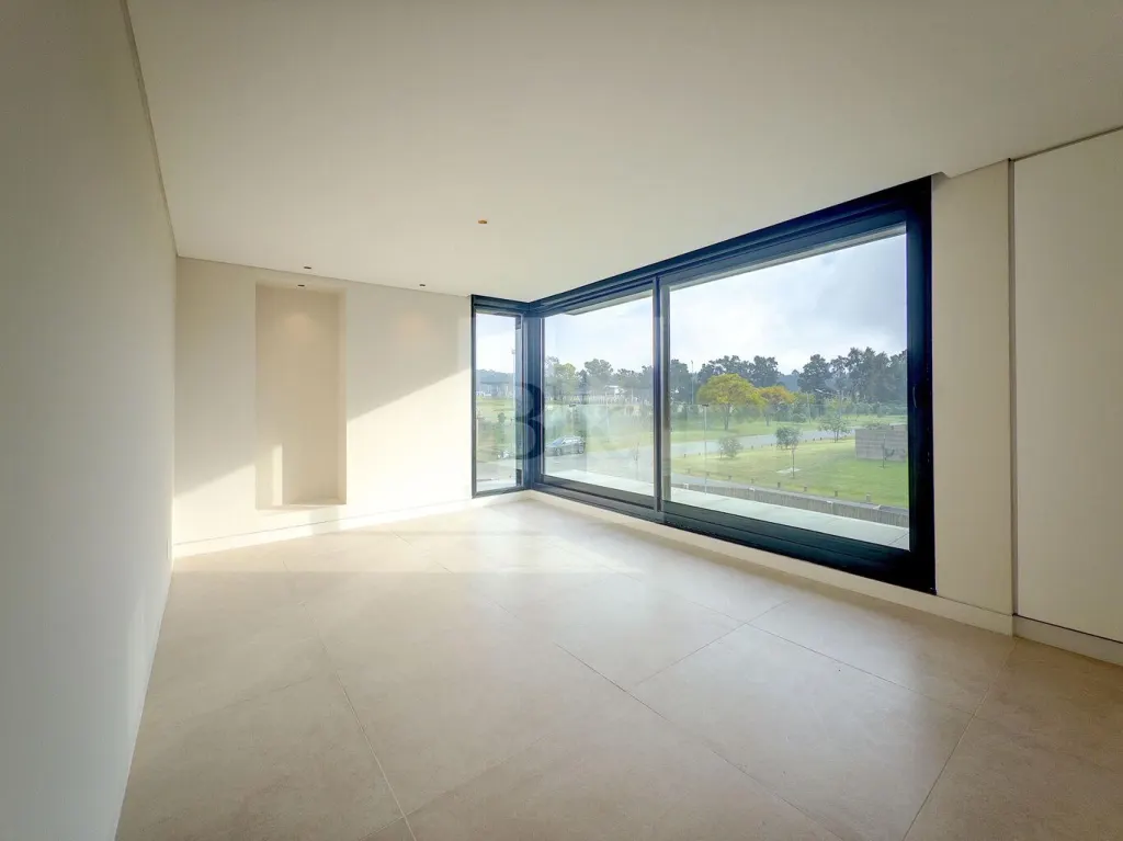 House with garden and pool in Barrio Parques II · House in Carrasco Norte