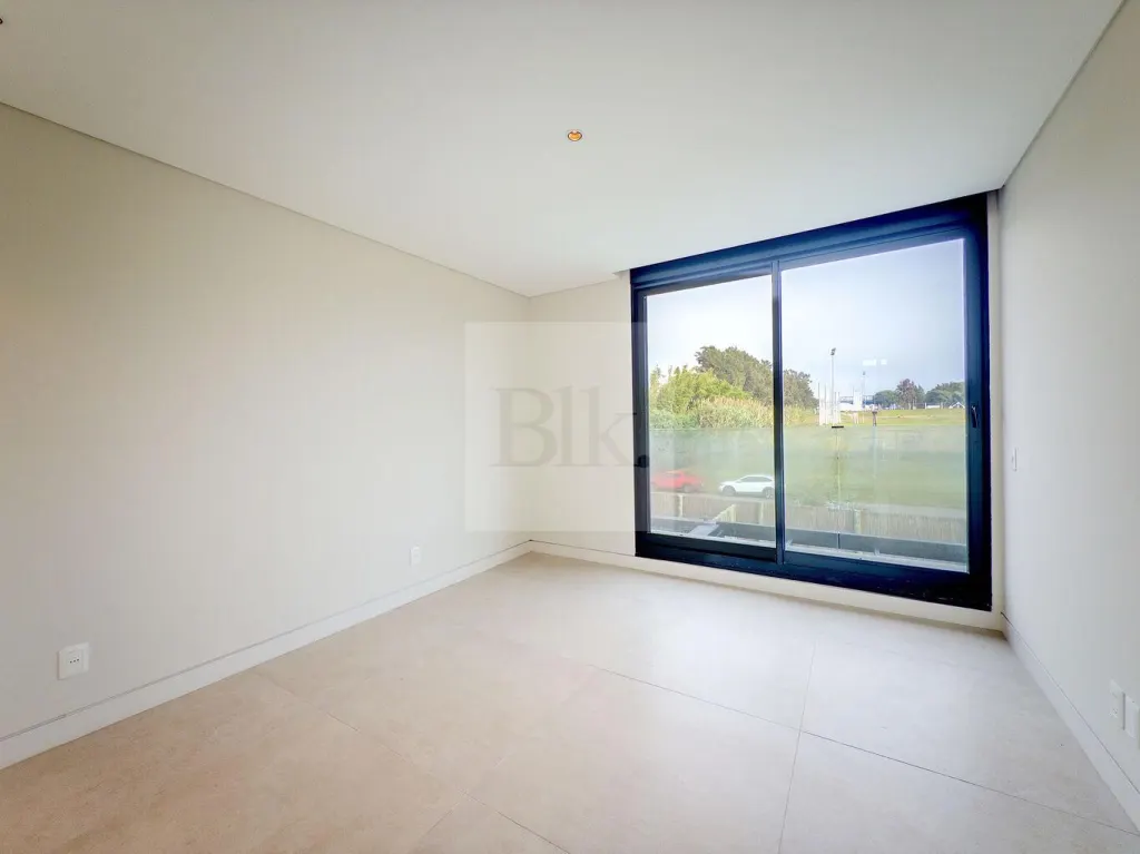 House with garden and pool in Barrio Parques II · House in Carrasco Norte