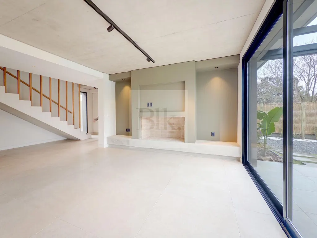 Modern PH house in Barrio Parques II · House in Carrasco Norte