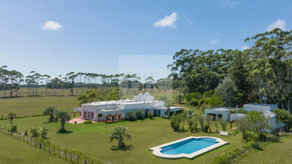 Rural estate overlooking the sea and Laguna de Rocha · Ranch in Rocha