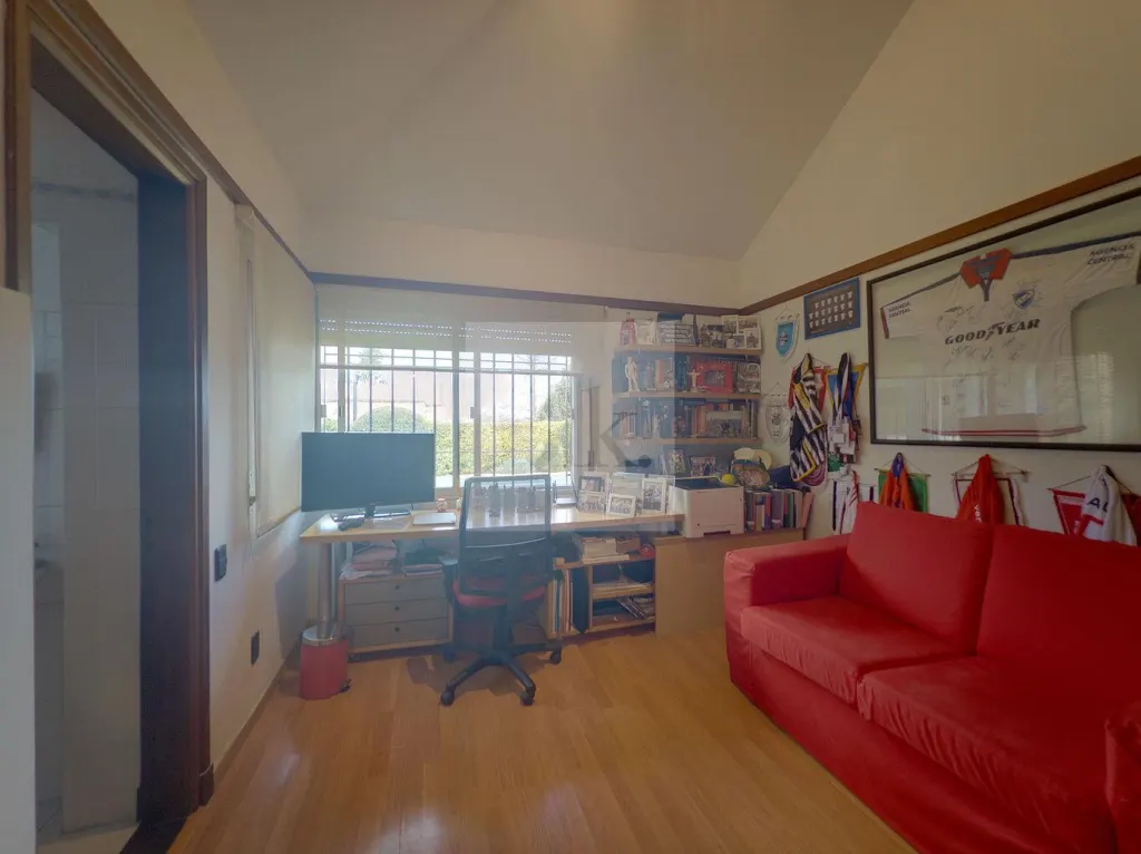 House with garden and pool in Carrasco, schools area · House in Carrasco Norte