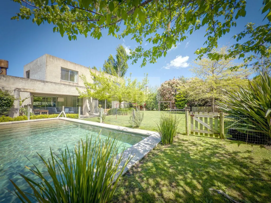House with garden and pool in La Tahona · House in Altos de la Tahona