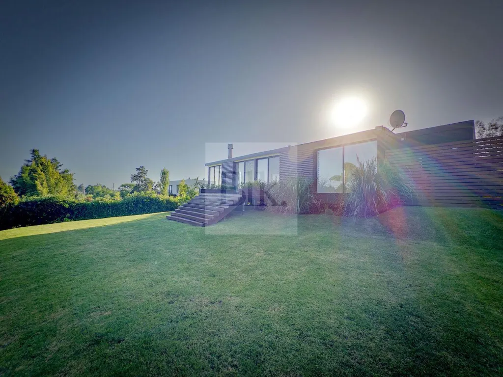 Single-storey house with pool in La Tahona · House in Altos de la Tahona