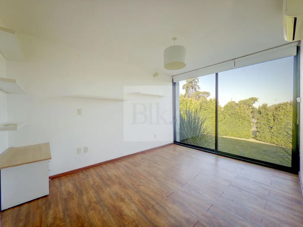 Single-storey house with pool in La Tahona · House in Altos de la Tahona