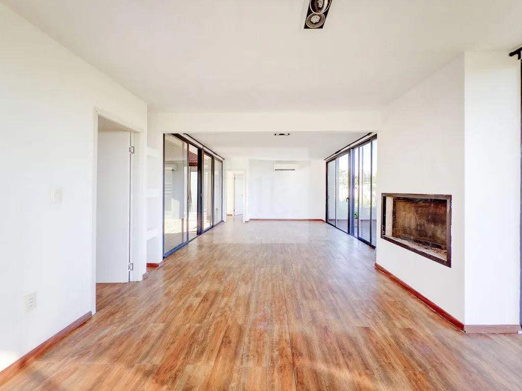 Single-storey house with pool in La Tahona · House in Altos de la Tahona