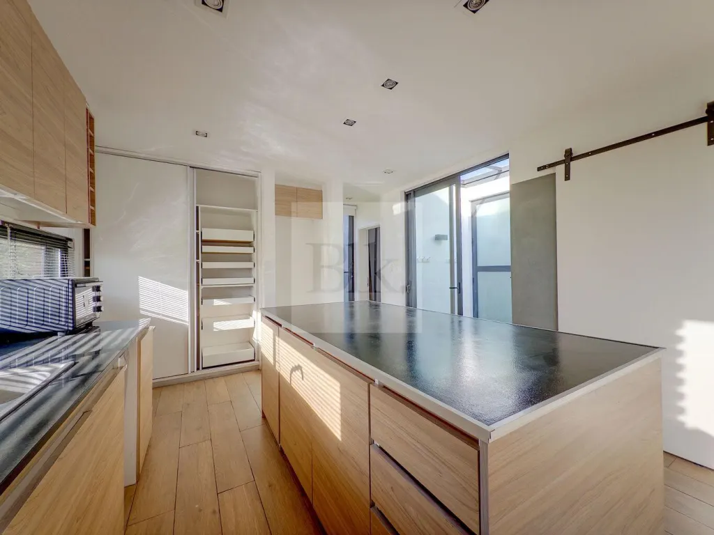 Single-storey house with pool in La Tahona · House in Altos de la Tahona