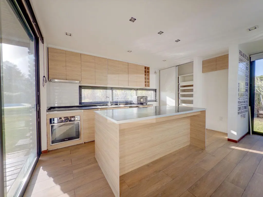 Single-storey house with pool in La Tahona · House in Altos de la Tahona