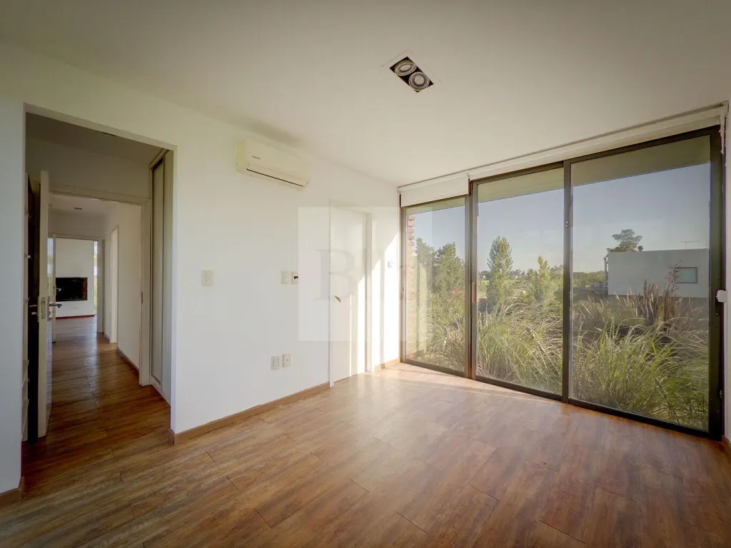 Single-storey house with pool in La Tahona · House in Altos de la Tahona