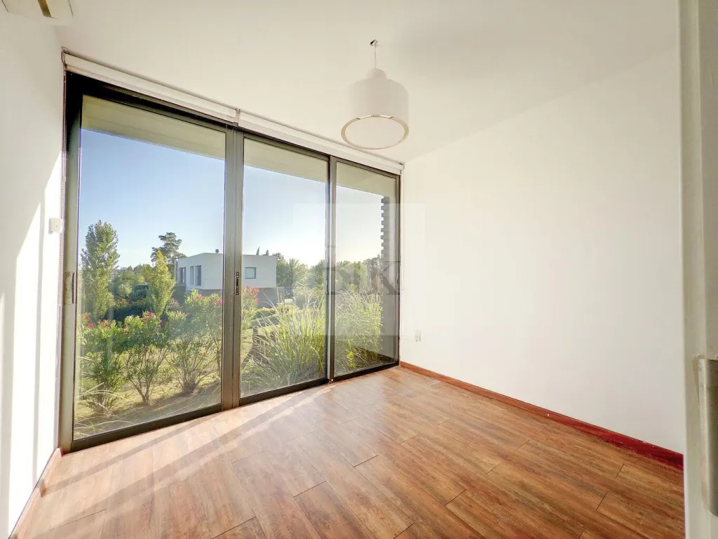 Single-storey house with pool in La Tahona · House in Altos de la Tahona